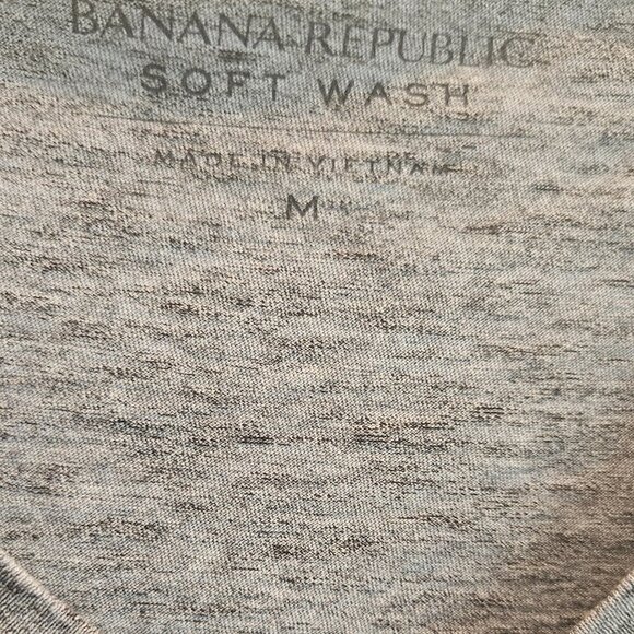 Comfortable BASIC Banana Republic M T-Shirt soft wash, Super Soft V neck - Picture 3 of 5